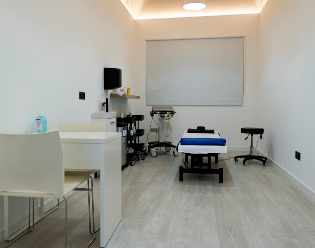 Sala de tratamiento de fisioterapia traumatológica en la clínica NeuroFit